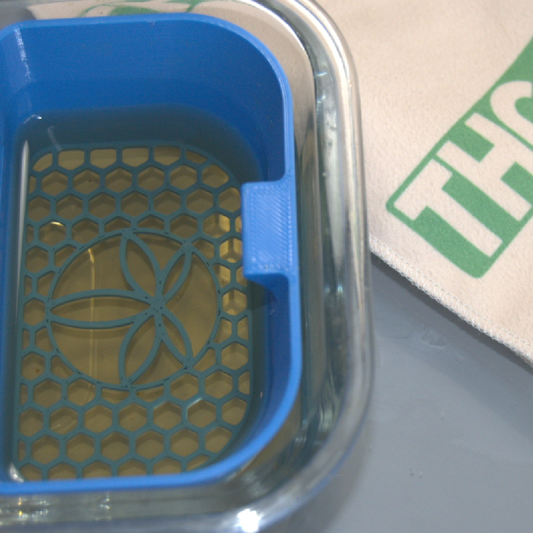 THCo. iso bath containing isopropyl alcohol and a THCo. microfibre cloth
