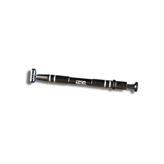 A black THCo. Terp Claws holding a sapphire 6x15mm Pillar